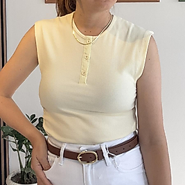 Düğmeli sarı kolsuz body