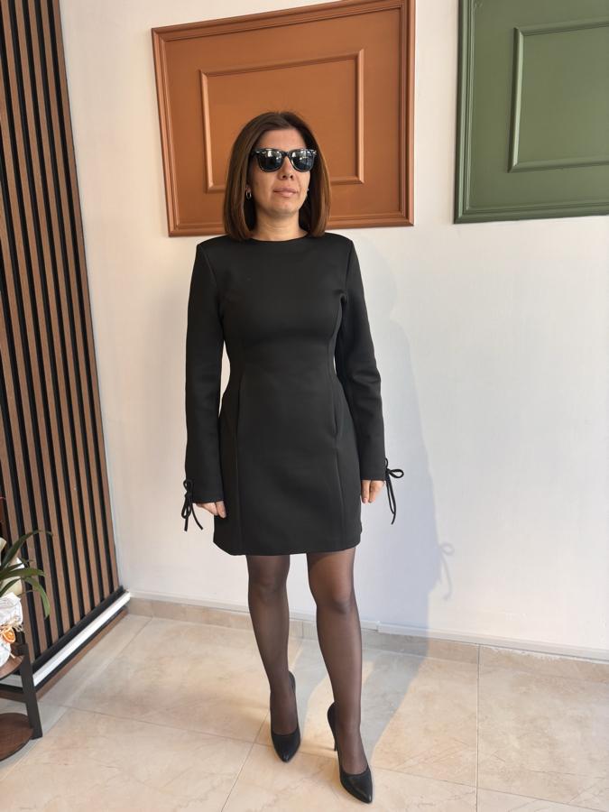 Scuba kumaş kolları fiyonklu siyah  elbise