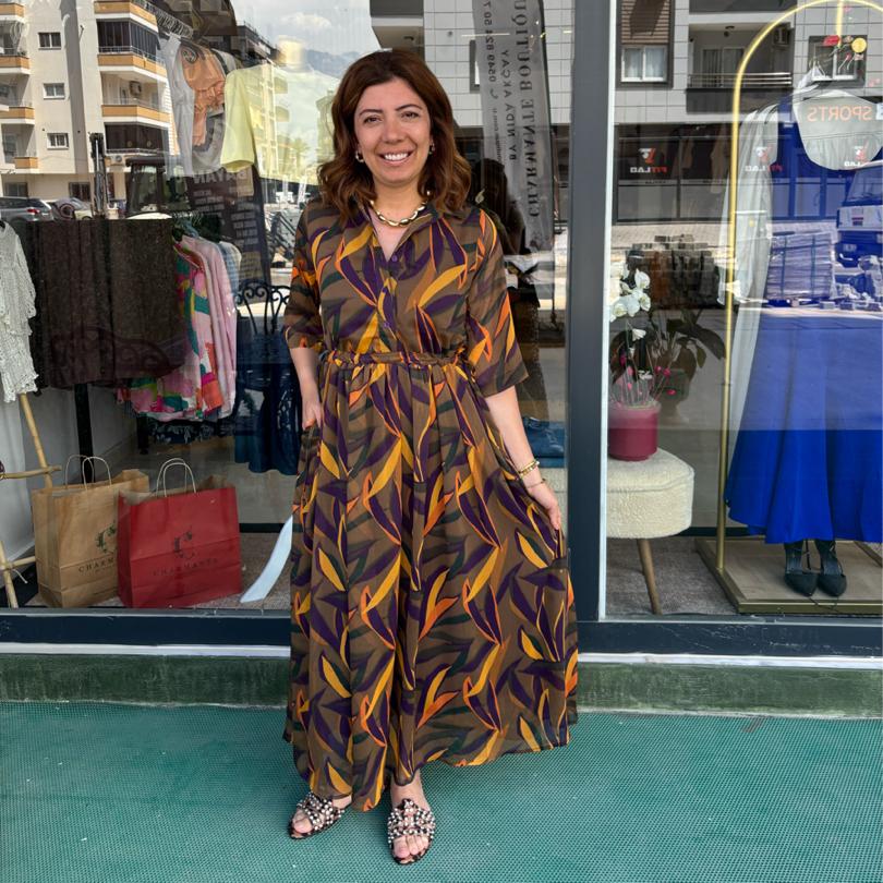 Kısa kollu astarlı şifon elbise