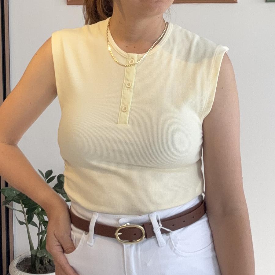 Düğmeli sarı kolsuz body