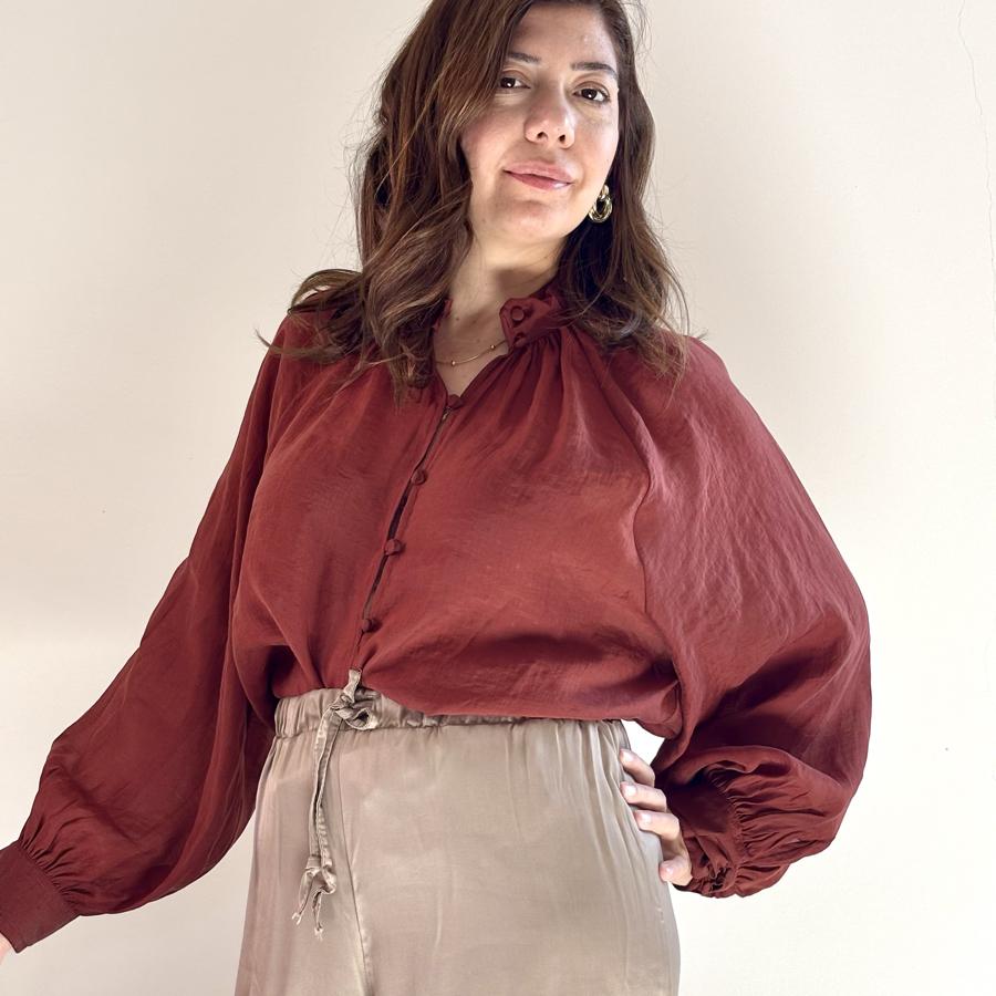 Hakim yaka düğmeli gömlek