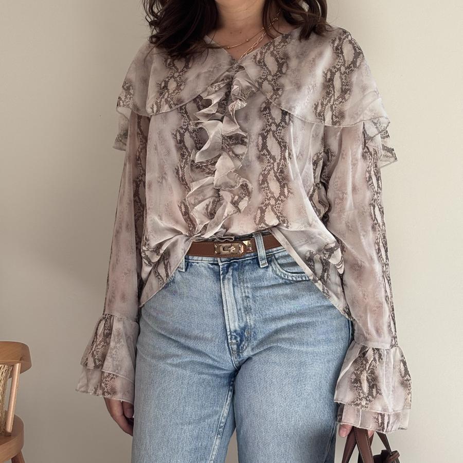 Yılan derili görünümlü şifon gömlek