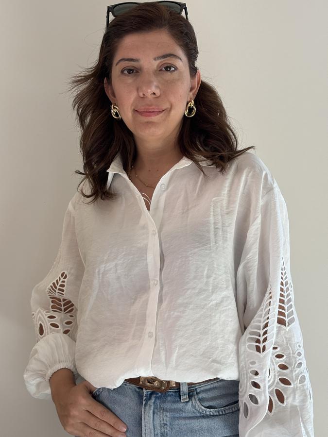 Beyaz kolları işlemeli balon gömlek